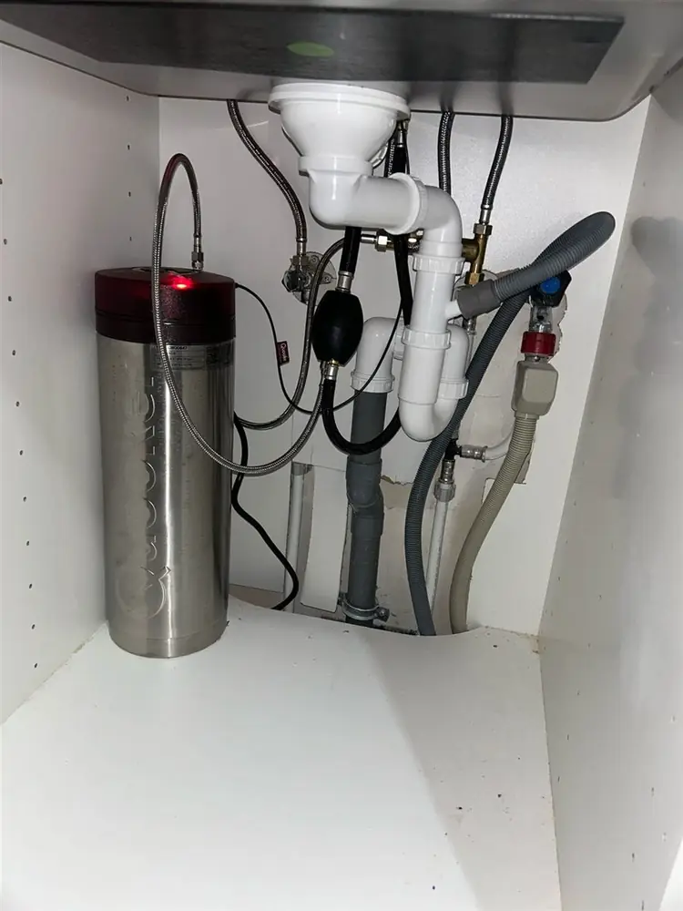 Quooker aansluiting onder het aanrecht